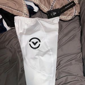 Virus compression pants 3/4 length